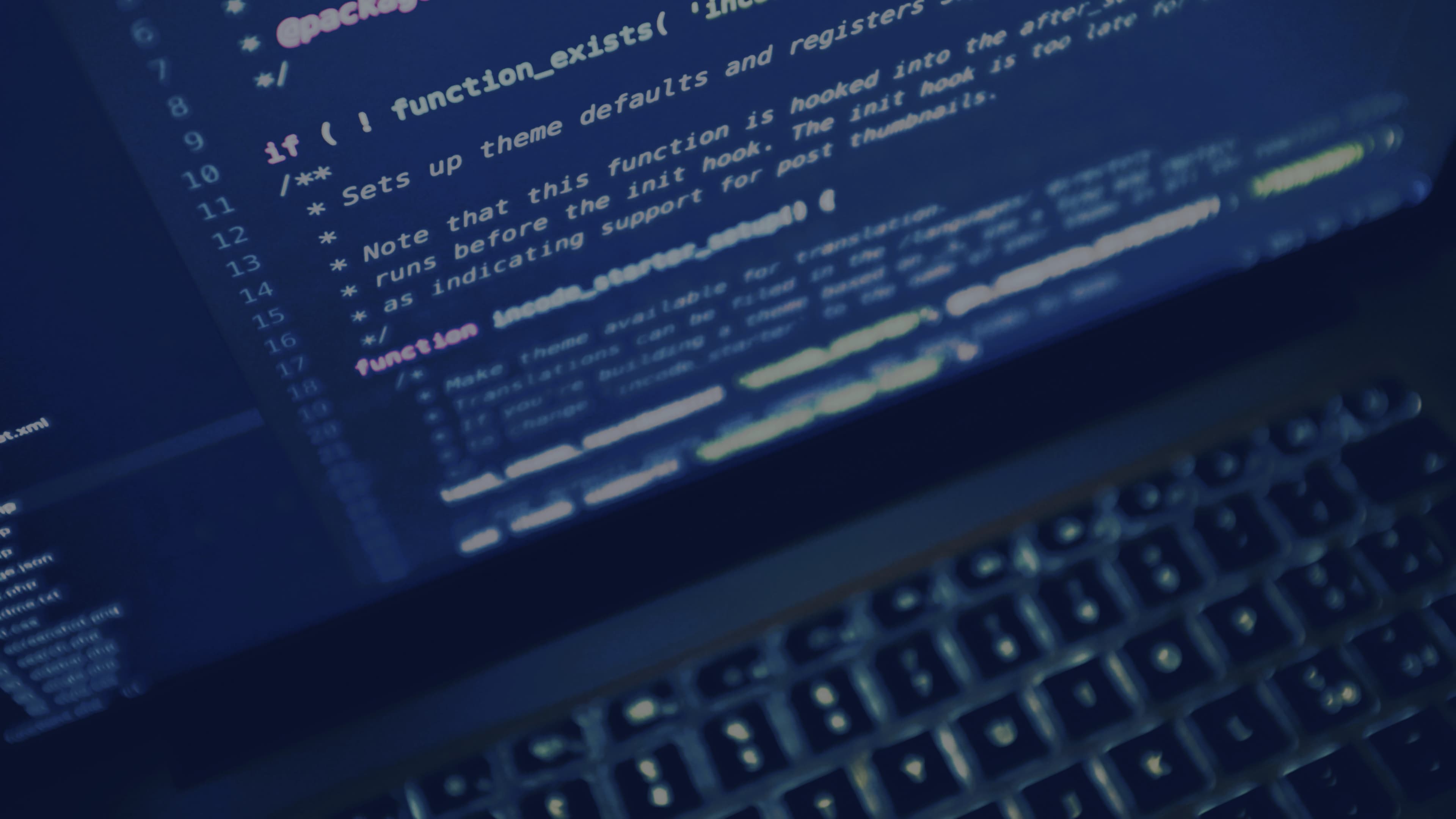 Laptop mit Code